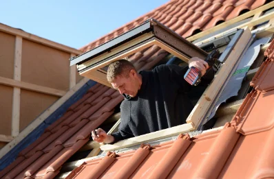 Pose de fenêtres de toit Velux à Teurthéville-Bocage